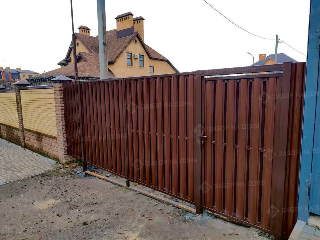 Ворота с калиткой для частного дома и дачи  в Приморско-Ахтарске